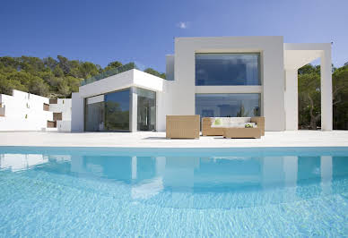 House with pool and terrace 3