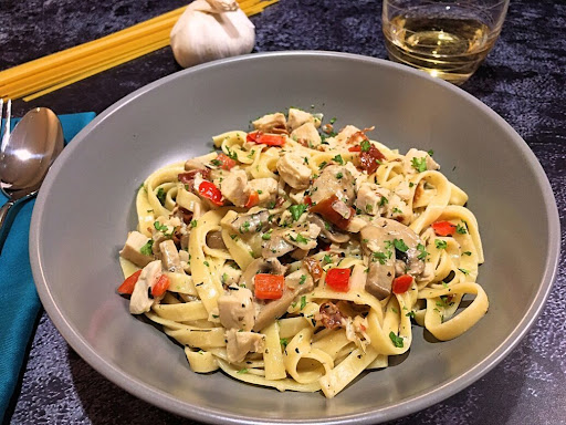 A delicious bowl of fettuccine with leftover turkey meat!