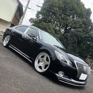クラウンマジェスタ GWS214