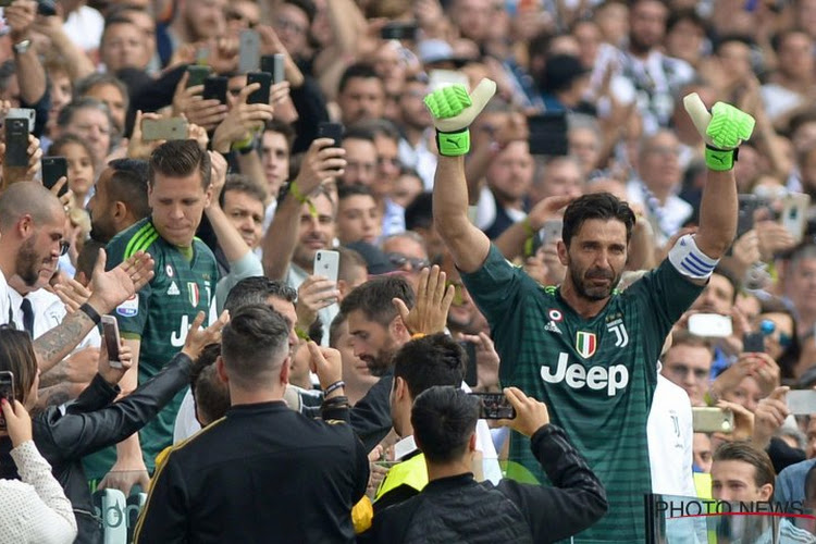 Szczesny ziet Buffon op de bank zitten en dolt: "Ik zal dus de allerbeste ooit zijn"