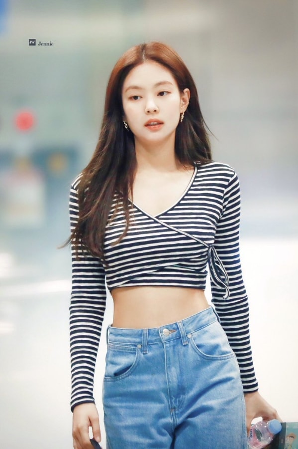 Netizens cannot believe the size of BLACKPINK Jennie's naturally