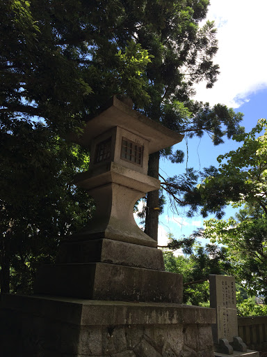 岩峅寺雄山神社燈籠