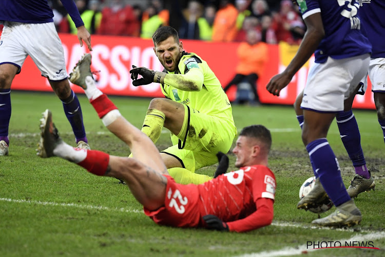 'Ajax heeft miljoenen op overschot en wil geldbuidel opentrekken om Rode Duivel van Anderlecht naar Amsterdam te halen