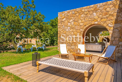 Villa with pool and garden 5