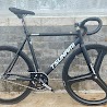 Xe Đạp Fixed Gear Tsunami Snm100 Nâng Cao Trước 3 Đao - Đen Chữ Trắng