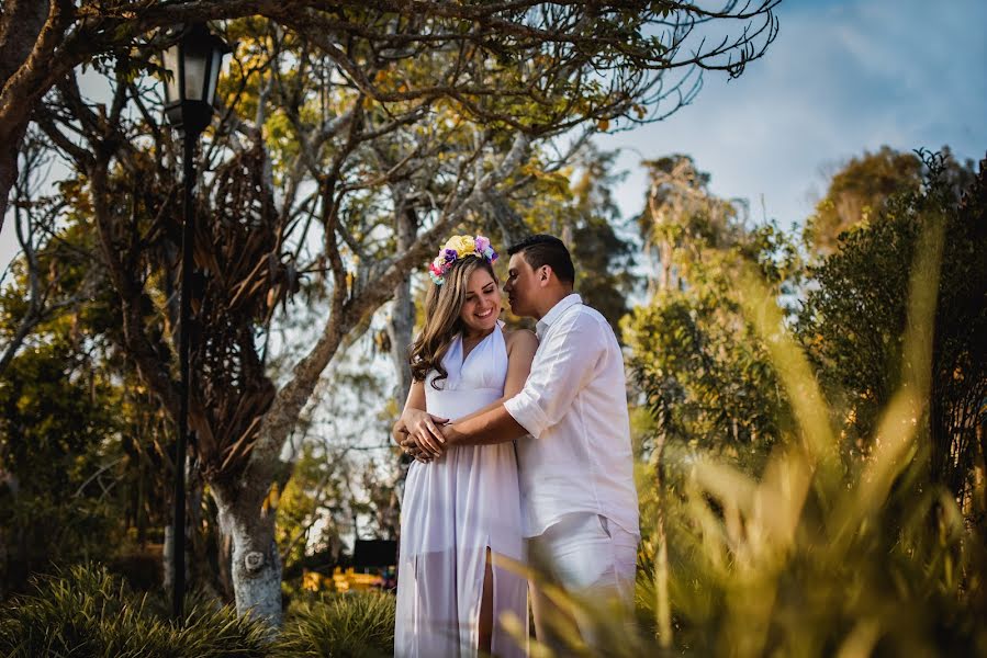 Nhiếp ảnh gia ảnh cưới Heile Suarez (photoposterhei). Ảnh của 25 tháng 8 2017