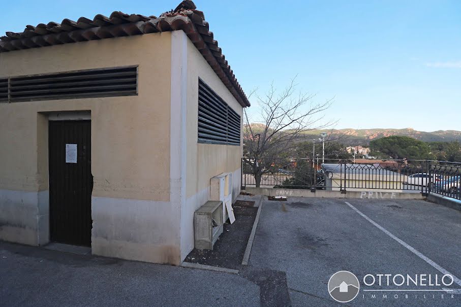 Vente parking   à Roquebrune-sur-Argens (83520), 4 500 €