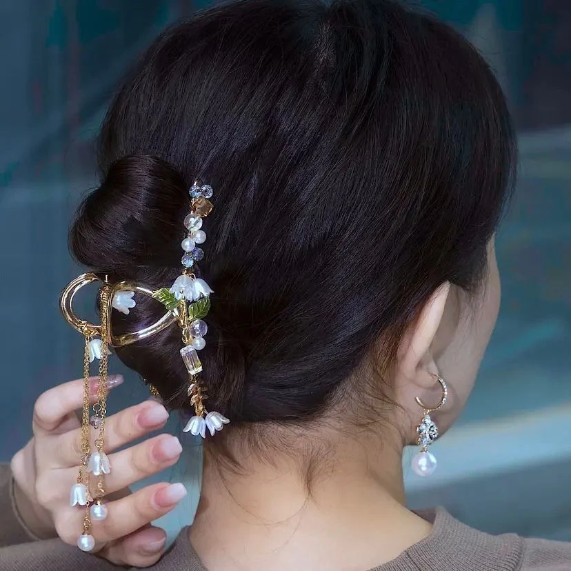 Accessoires pour cheveux en alliage de cuivre et perles avec pompons colorés. Sublimez votre coiffure avec style et apportez une touche de couleur.