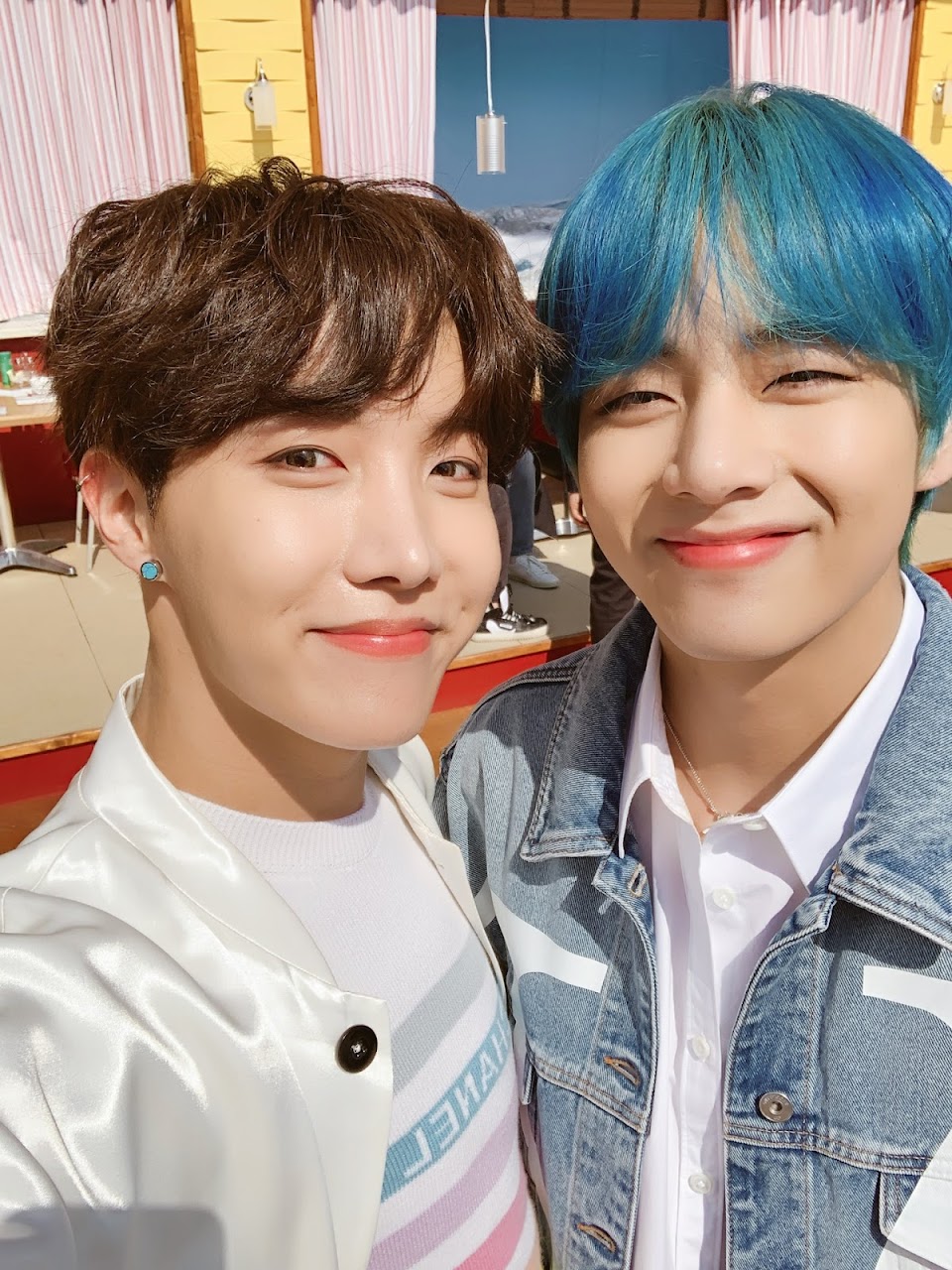 J-Hope_and_V_Twitter_Dec_30,_2019