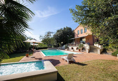 Villa with pool and garden 4