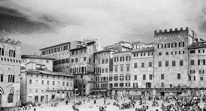 Piazza del Campo di Massimiliano73