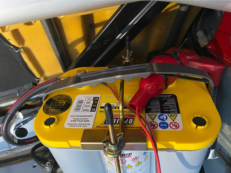 ランサーエボリューションのエボX・オプティマ・バッテリー交換・生存確認　生きてますよ〜に関するカスタム事例の投稿画像3枚目