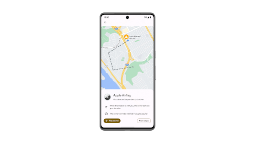 Uno smartphone Android mostra la funzionalità Avvisi sui Tracker Sconosciuti che informa l'utente che è stato rilevato un dispositivo di tracciamento sconosciuto.