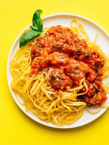 Homemade Tomato Marinara Sauce with Fresh Tomatoes