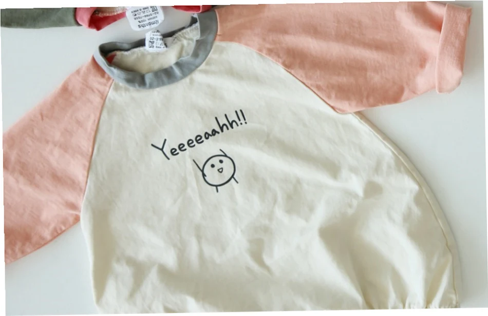 Koszulka dla niemowląt Chłopcy i dziewczynki Hit Casual List Blouse. Stylowa i wygodna bluzka z nadrukiem liter dla malucha, idealna na co dzień.