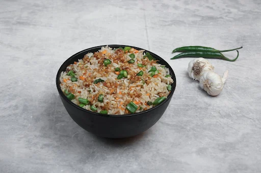 Veg Chilli Garlic Fried Rice [500 Ml]