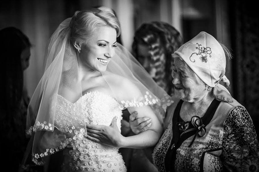 Wedding photographer Elena Metelica (elenandroma). Photo of 24 June 2015