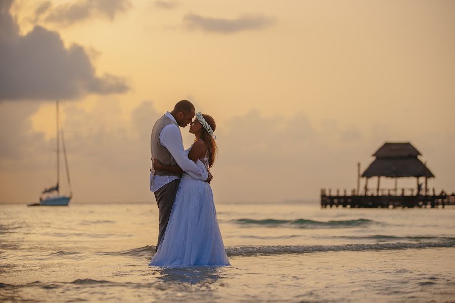 Pulmafotograaf Nick E Erica Böhmer (casarcancun). Foto tehtud 31 august 2018