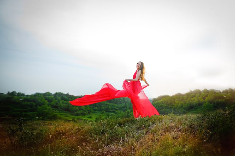 Fotógrafo de casamento Olga Bogatyreva (olyoli). Foto de 24 de junho 2017