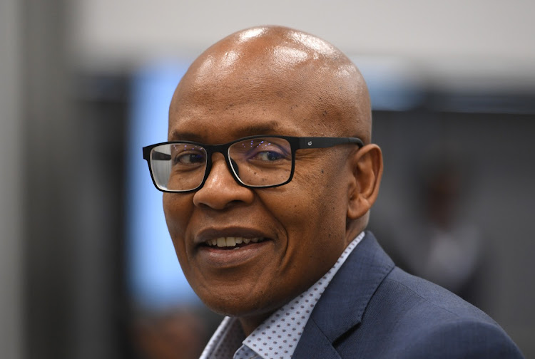 Mzwanele Manyi has weighed in on calls for Mpofu to be removed from the Judical Service Commission panel.