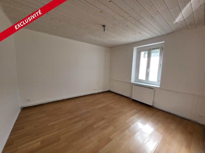 Vente maison  217 m² à Le Chambon-Feugerolles (42500), 180 000 €