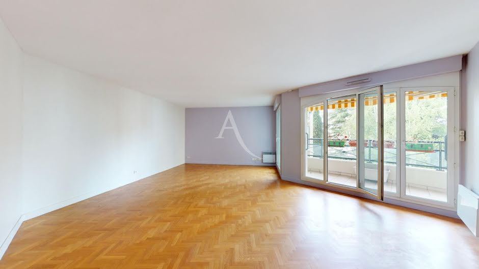 Location  appartement 4 pièces 107.85 m² à Le Plessis-Robinson (92350), 2 200 €