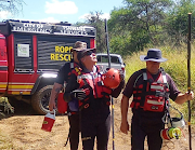 Police divers prepare to enter the Roodeplaat Dam to search for the bodies of those missing in the Tshwane floods.