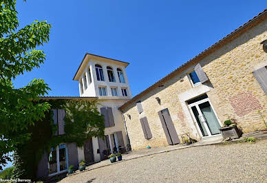 Vignoble avec piscine et dépendances 10