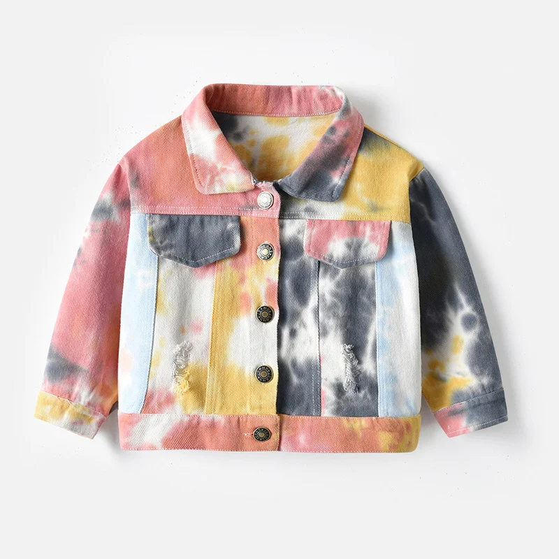 Kinder Multicolor Tie-Dye Jeansjacke mit Revers und langen Ärmeln. Bunte, lässige Jacke für Kinder, perfekt für jeden Tag.