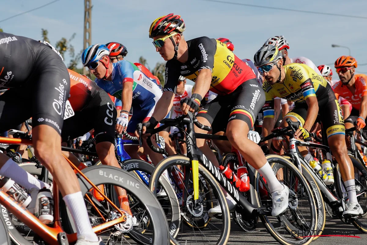 Tim Merlier en twee andere landgenoten in top tien in Parijs-Chauny, Turgis rondt sprint met drie af