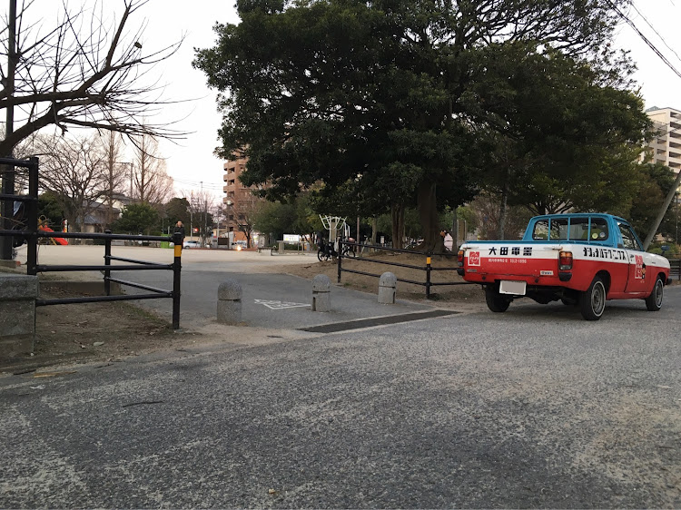 DATSUNの斜め後ろ・公園・お迎え・サッカーボールに関するカスタム事例の投稿画像4枚目