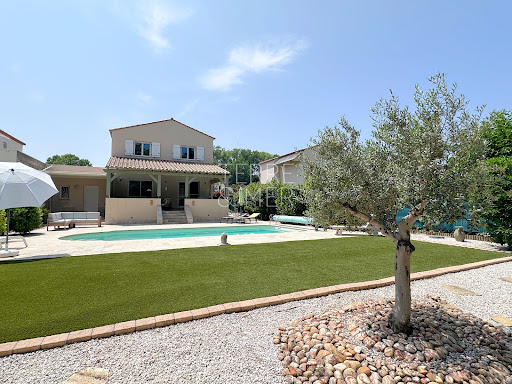 House with pool and terrace 3