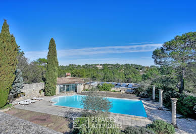 Maison avec piscine et terrasse 18