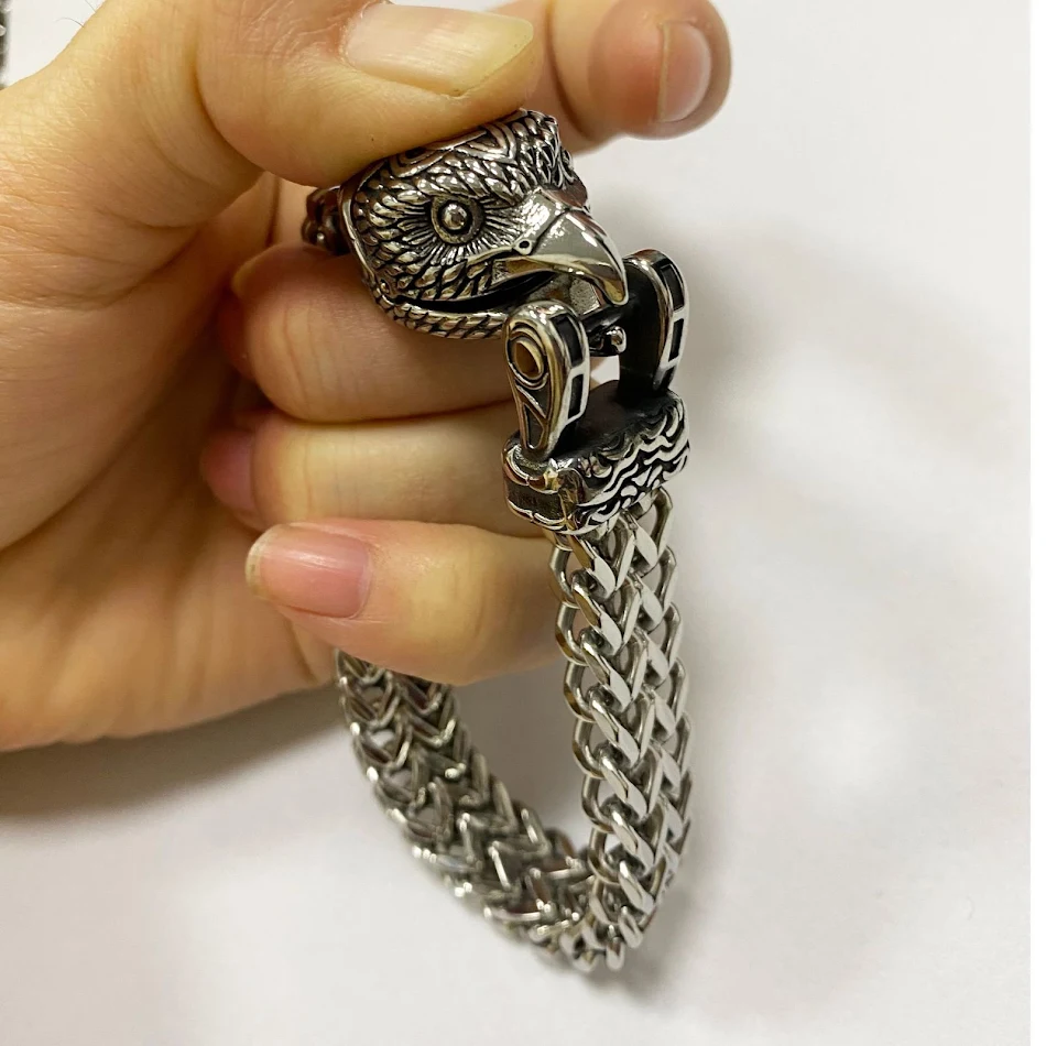 Pulseira masculina Vintage Punk aço inoxidável. Design arrojado, estilo único e durabilidade. Perfeita para um visual moderno e com atitude em qualquer ocasião.