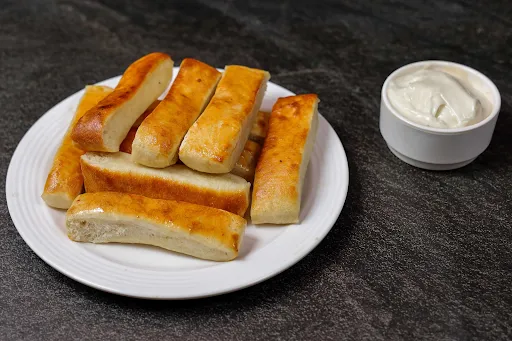 Garlic Bread With Cheese Dip