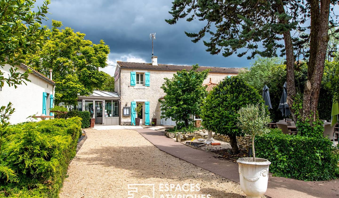 House with pool and terrace Lucon