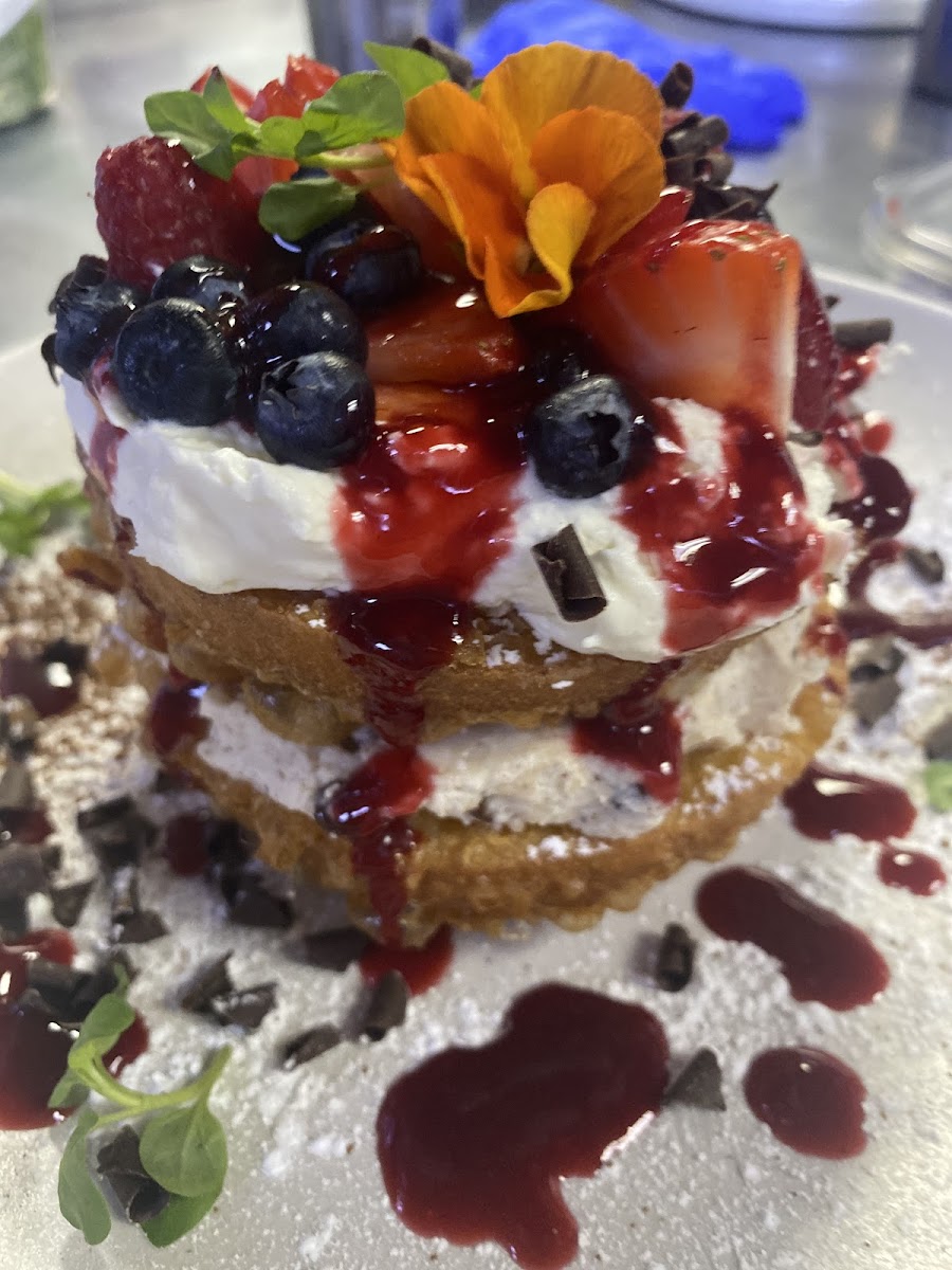 Luna park dessert Fried bread, canoli cream, whipped cream, berries and its gluten free.