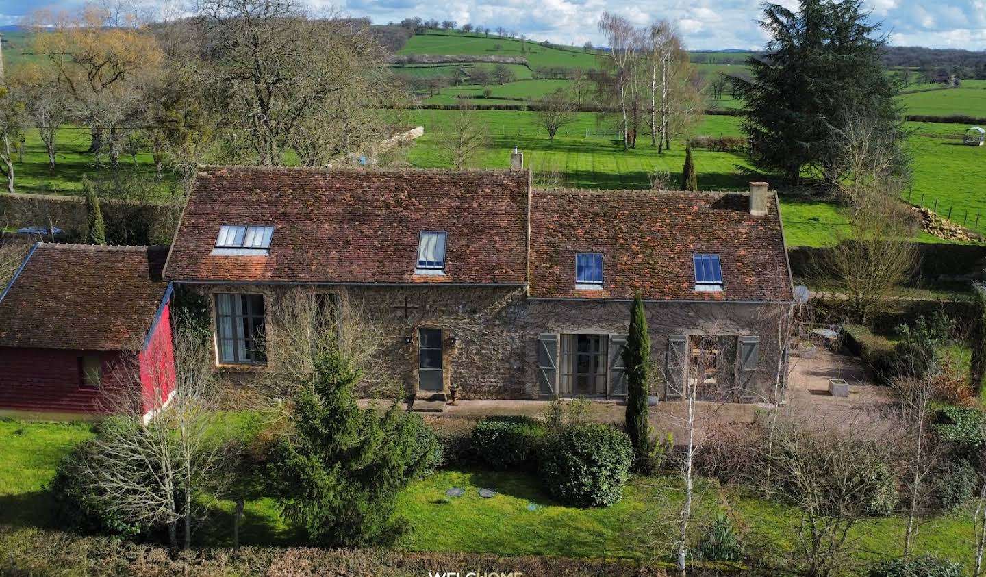 House with garden and terrace Vignol