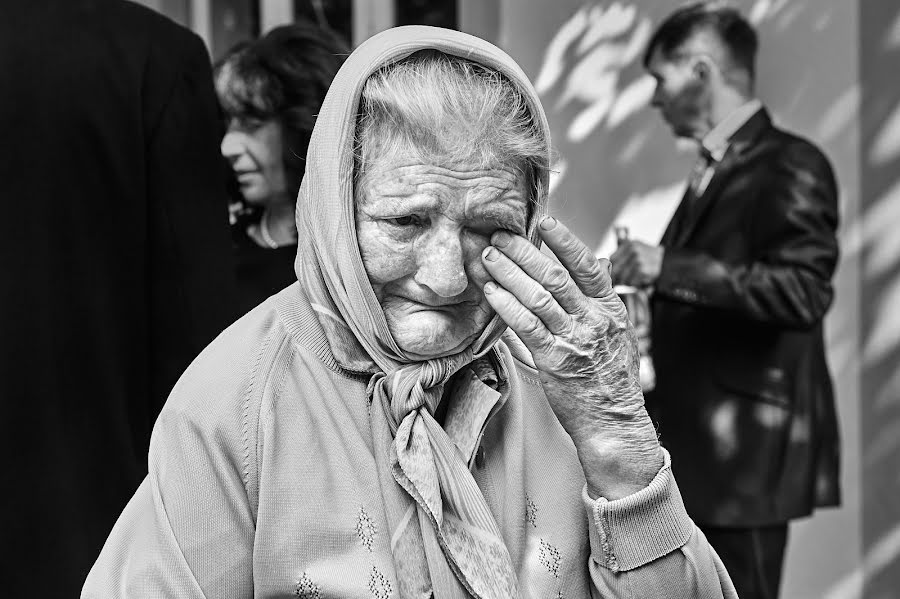 Fotografo di matrimoni Mihaela Oprisan (mihaelaoprisan). Foto del 29 settembre 2020