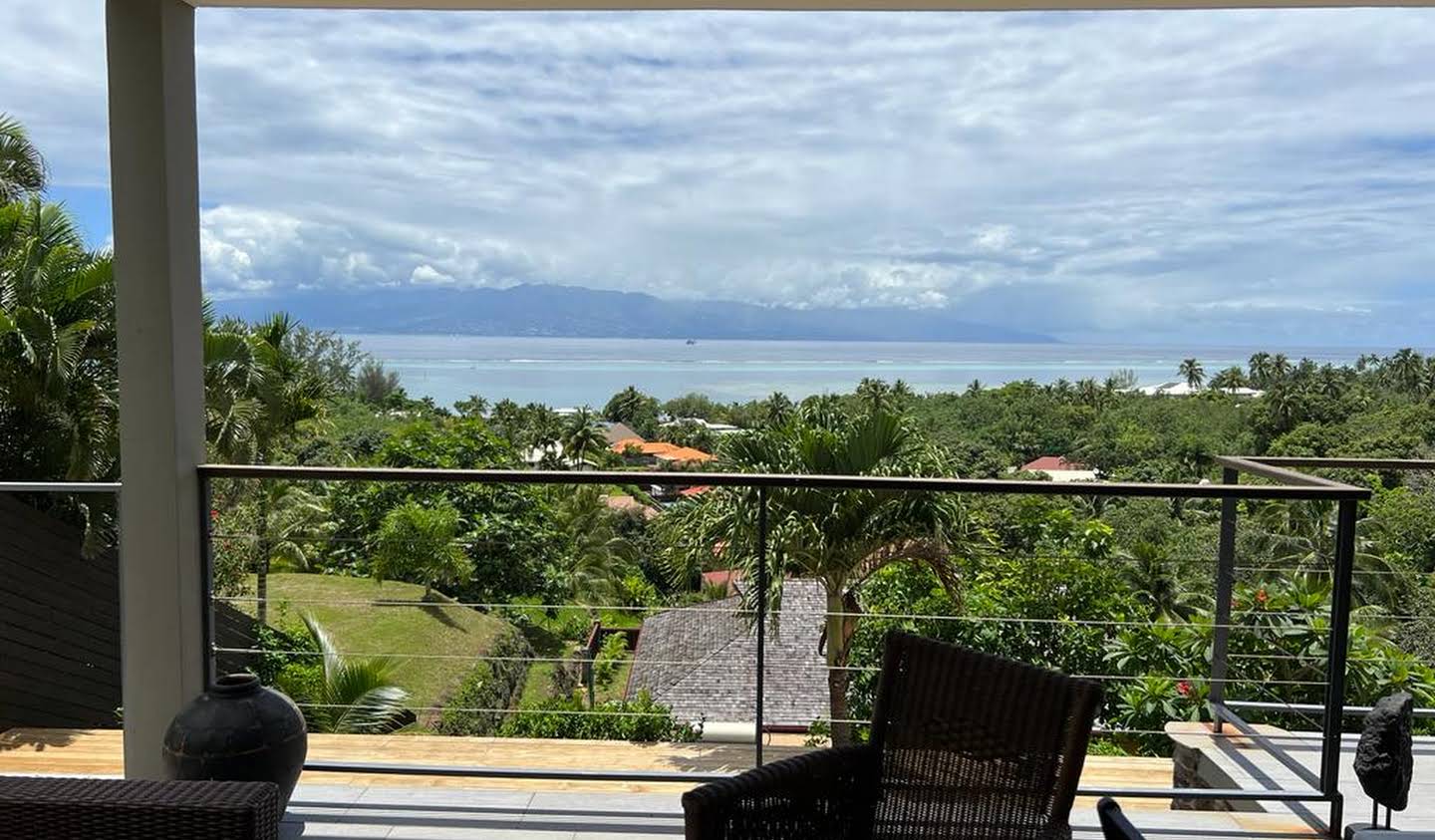 Propriété avec piscine en bord de mer Moorea Maiao