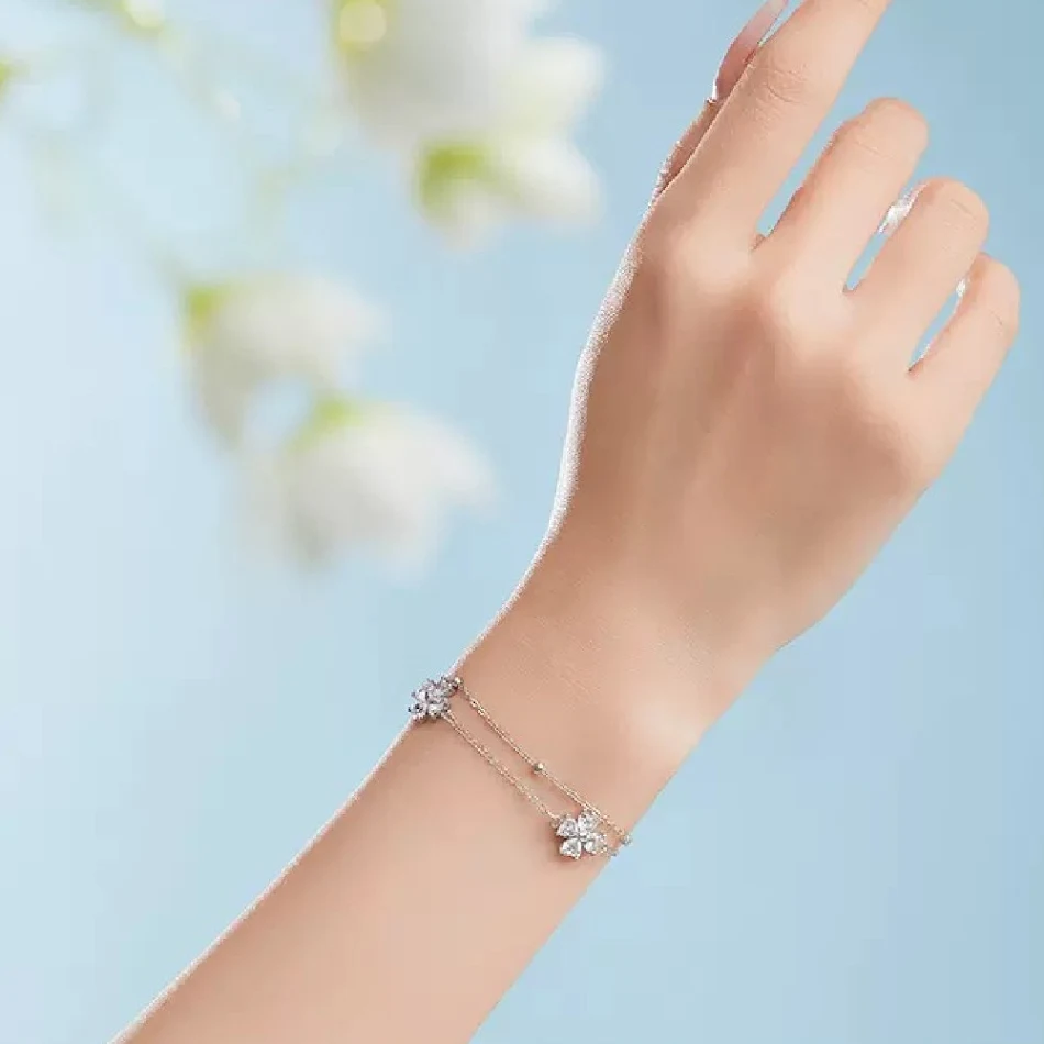 Vierblättriges Kleeblatt Armband Dein Glücksbringer für jeden Tag. Dieses charmante Armband symbolisiert Hoffnung, Glaube, Liebe und Glück. Ein perfektes Geschenk.