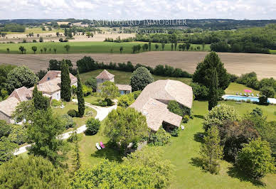 Propriété avec piscine et jardin 5