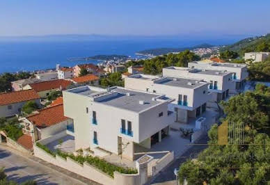 Maison avec piscine et terrasse 2