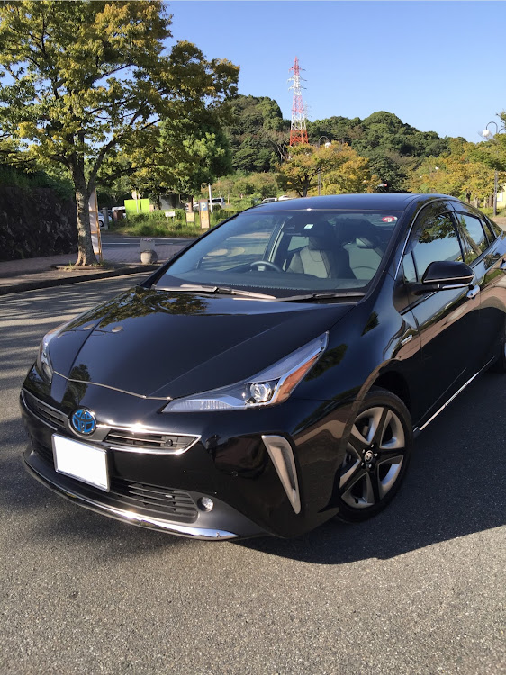 プリウスの洗車・ニヤニヤ顔・次、何弄ろうかなに関するカスタム事例の投稿画像1枚目