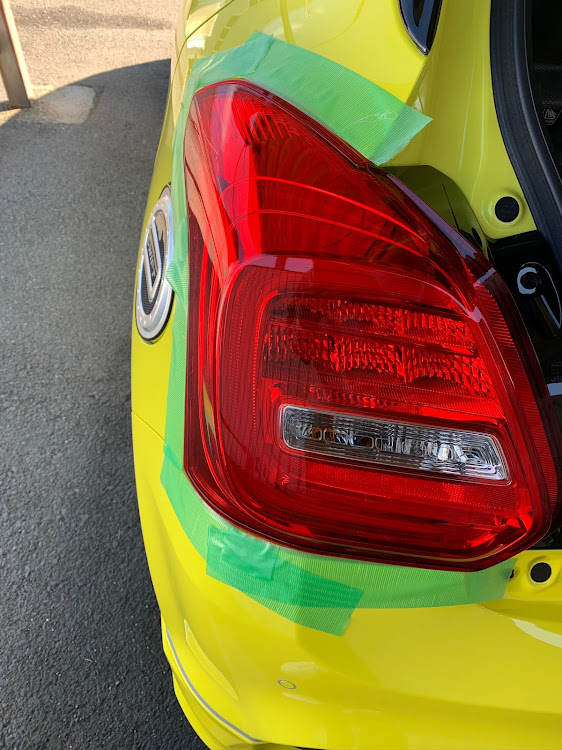 スイフトスポーツのパーツ取り付け・セカンドステージ・フロントグリルガーニッシュ・フォグカバー取り付け・LEDバルブ取り付けに関するカスタム事例の投稿画像8枚目