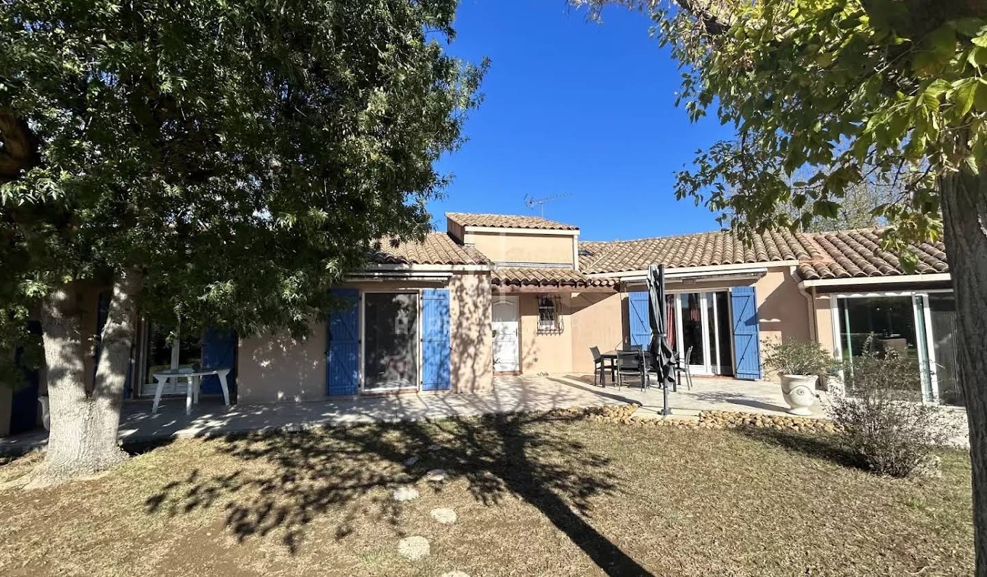 Villa avec piscine et terrasse Arles