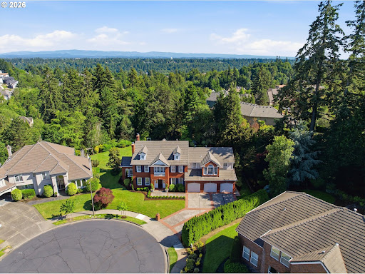Impressive red and white brick family home in this luxury house for sale in West Linn ($1,699,000 - 426 m²)