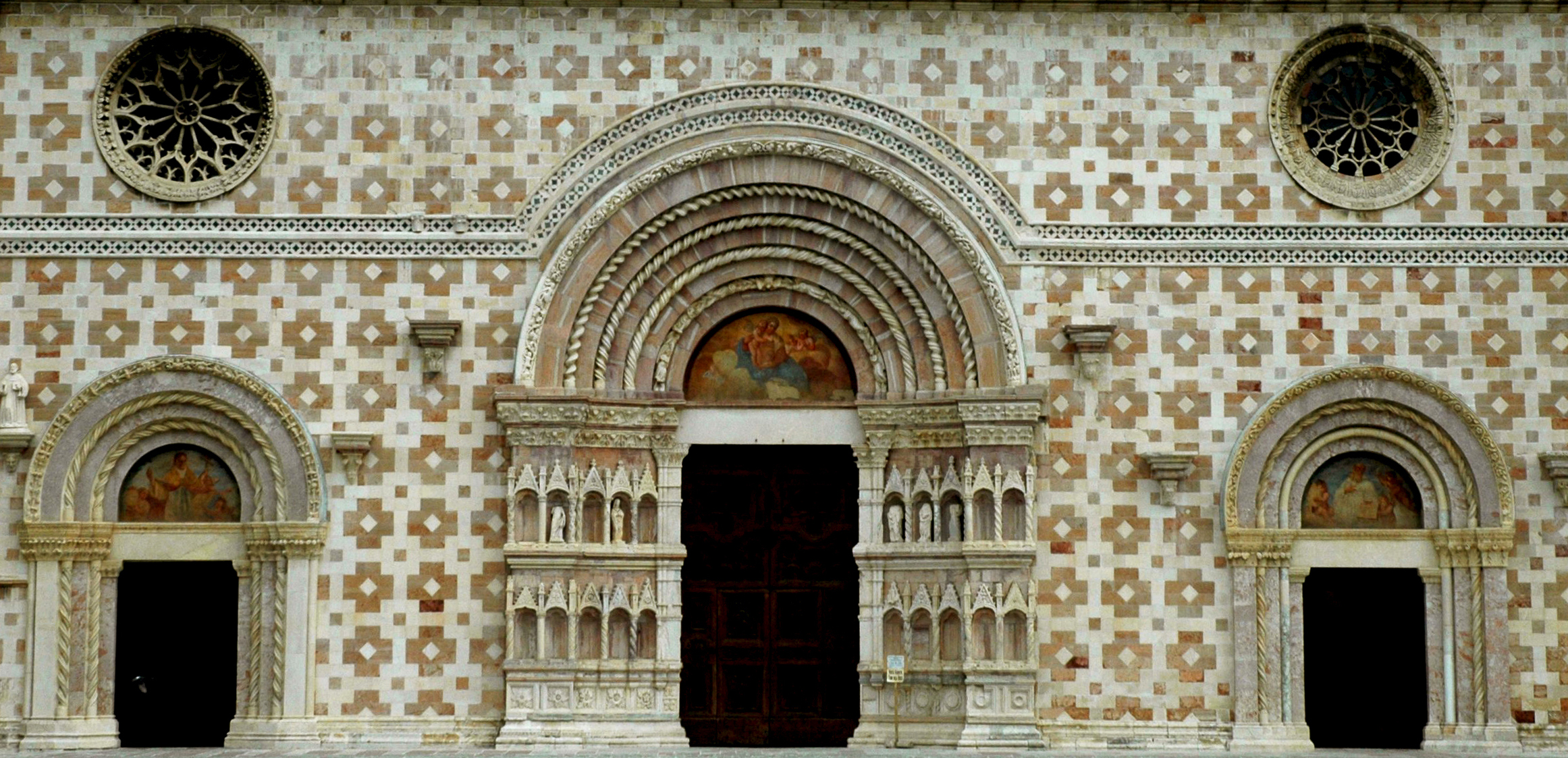 Simmetrie della Basilica di Collemaggio di benny48