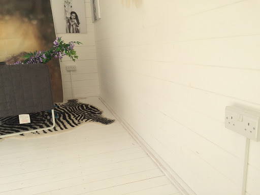 Summer house power supply