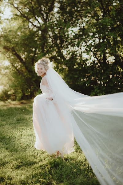 Fotógrafo de casamento Arina Miloserdova (miloserdovaarin). Foto de 28 de outubro 2016